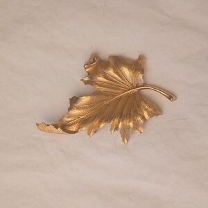 Trifari Gold Leaf Brooch Mid Century Casual Fall Autumn Gold Brushed Festival